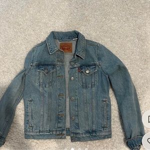 LEVI’S JEAN JACKET
